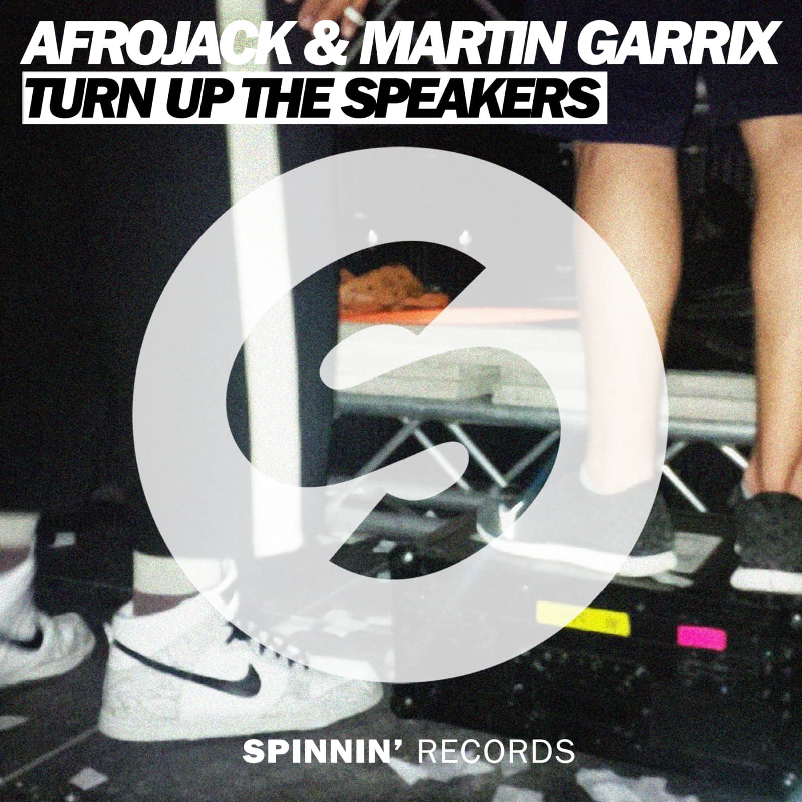Afrojack & Martin Garrix — Turn Up the Speakers